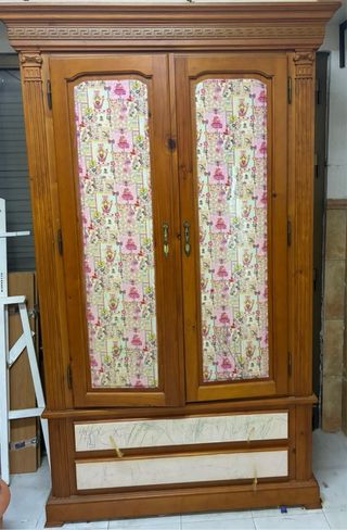 Armario de madera maciza estilo clásico