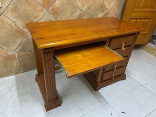 Escritorio de madera maciza estilo clásico