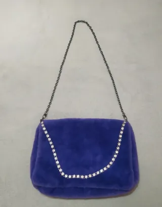 Bolso Morado Stradivarius suave cadena brillo