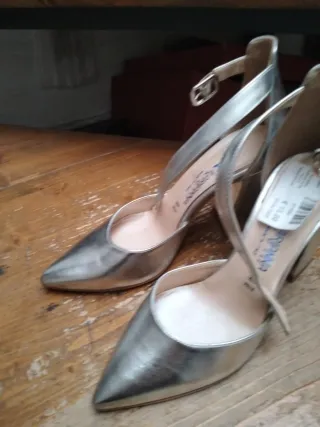 Scarpe décolleté argentate con cinturino