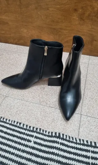Stivaletti neri punta tacco metallo