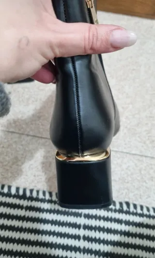 Stivaletti neri punta tacco metallo