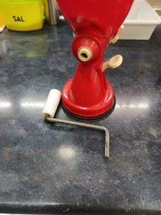 Picadora de carne manual roja