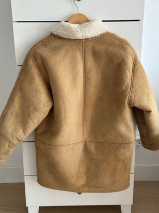 Abrigo tipo pelliza de piel vuelta sintética