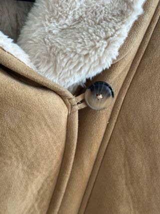 Abrigo tipo pelliza de piel vuelta sintética