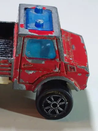 CAMION MERCEDES BENZ UNIMOG 1/64 MAJORETTE