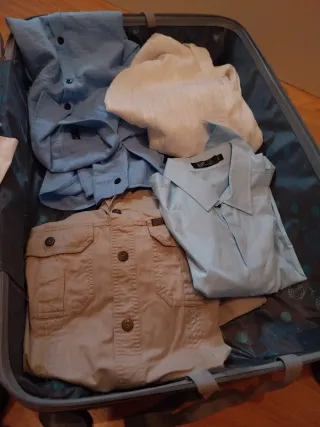 Ropa de hombre L (slim fit) con maleta