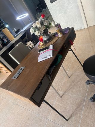 Mesa de madera y metal