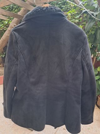 Giacca in montone nera Larg.Spalle 45,Seno52 H68