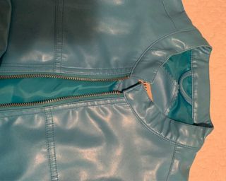 Chaqueta efecto piel cuello mao