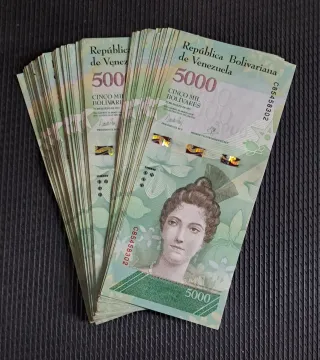 Lote 100 Billetes 5000 Bolívares Venezuela