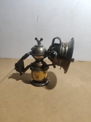 Lámpara de carburo antigua