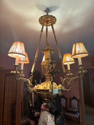 Lámpara de bronce antigua