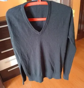 Jersey Negro Cuello Pico