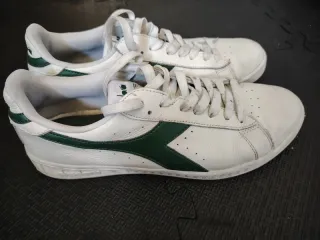 Zapatillas Diadora Blancas y Verdes