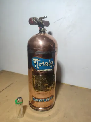 Extintor antiguo cobre Floraly Berthoud
