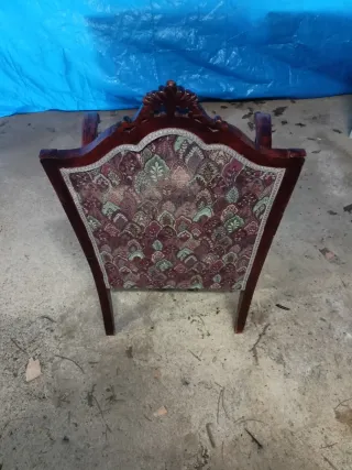 Dos butacas clásicas de tela y madera 50/u 90/2