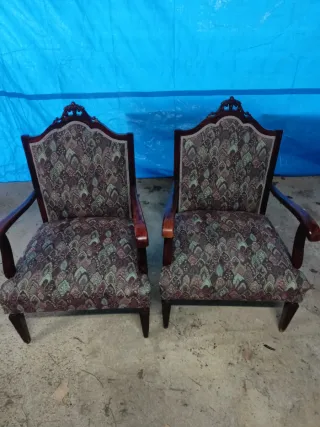Dos butacas clásicas de tela y madera 50/u 90/2