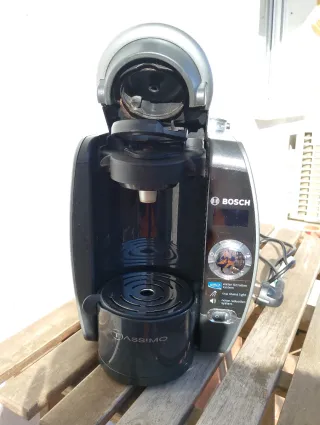 Cafetera Bosch Tassimo con dispensador