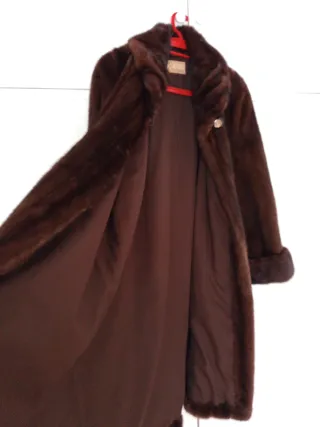 Abrigo de piel auténtica marrón