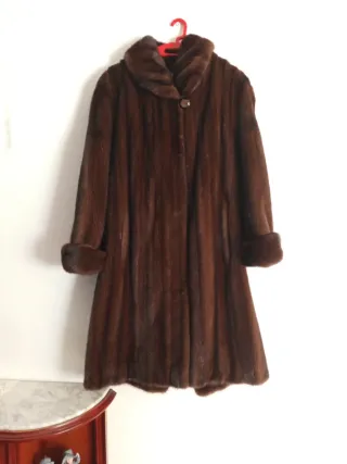 Abrigo de piel auténtica marrón