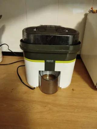 Exprimidor Cecotec casi nuevo