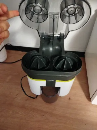 Exprimidor Cecotec casi nuevo