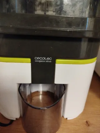 Exprimidor Cecotec casi nuevo
