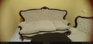 Mueble antiguo con incrustaciones