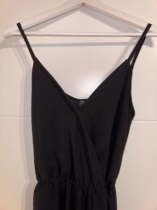 Mono negro largo con tirantes y lazos