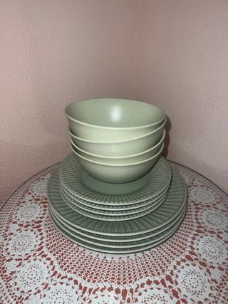 Juego 12 Platos y Cuencos Verdes