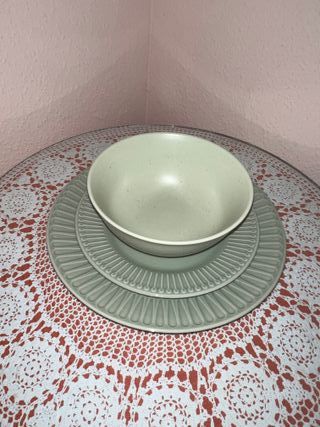 Juego 12 Platos y Cuencos Verdes