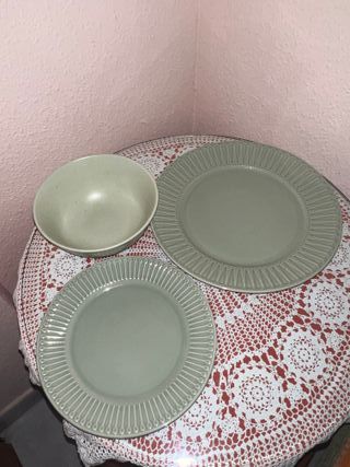 Juego 12 Platos y Cuencos Verdes