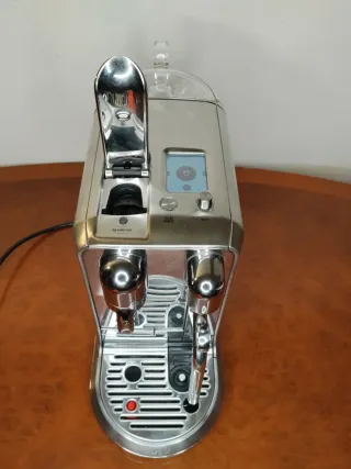 Cafetera Nespresso Plata