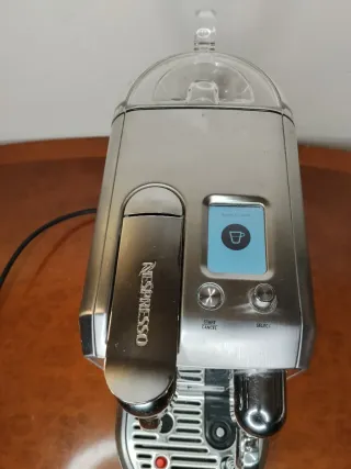 Cafetera Nespresso Plata