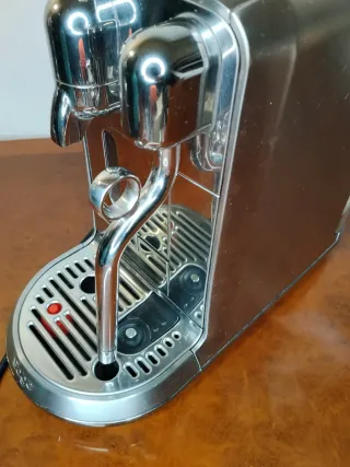 Cafetera Nespresso Plata