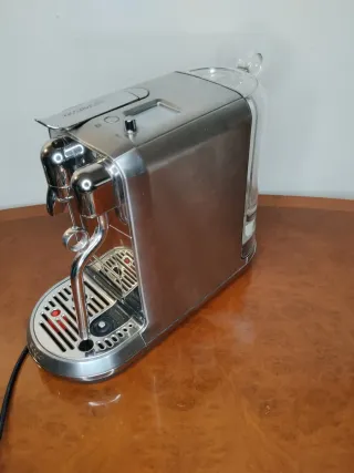 Cafetera Nespresso Plata