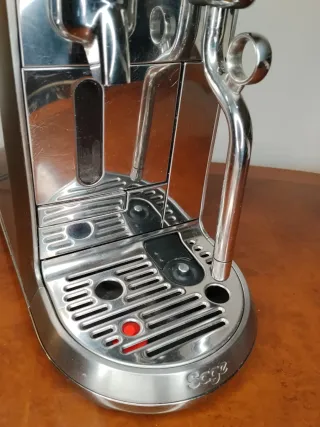 Cafetera Nespresso Plata