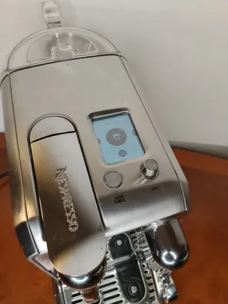 Cafetera Nespresso Plata