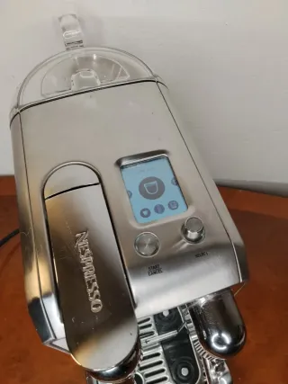 Cafetera Nespresso Plata