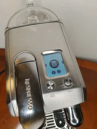 Cafetera Nespresso Plata