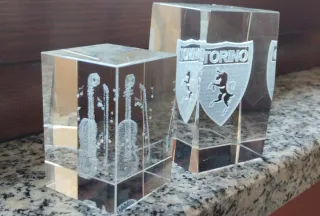 Coppia incisioni su cristallo: violino e toro