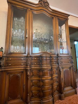 Vitrina antigua de madera y cristal