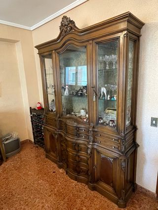 Vitrina antigua de madera y cristal