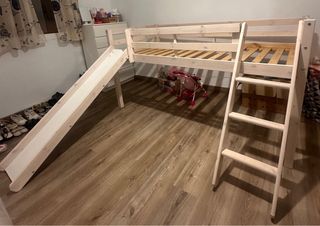 Cama infantil con tobogán