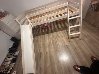 Cama infantil con tobogán