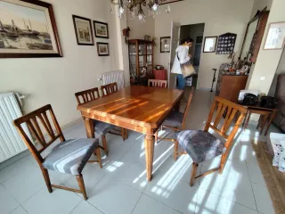 Mesa comedor y 6 sillas madera. Antiguas