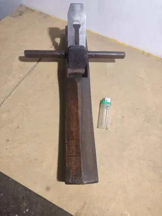 Cepillo de carpintero antiguo