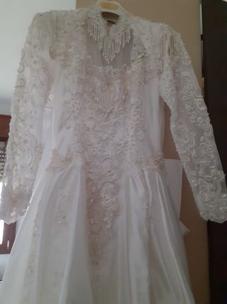 Abito da sposa lungo con velo