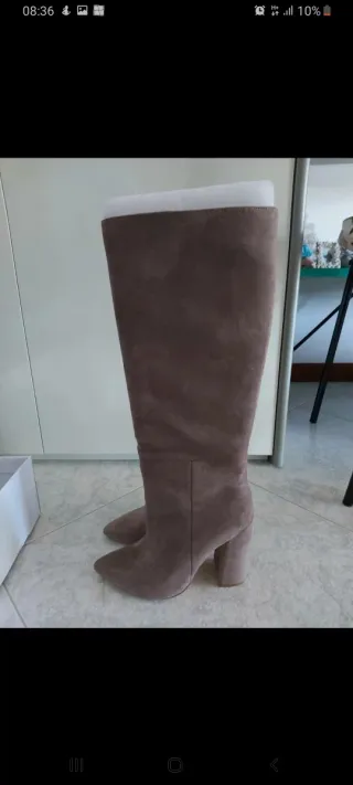 Stivali scamosciati alti con tacco marca miss glob